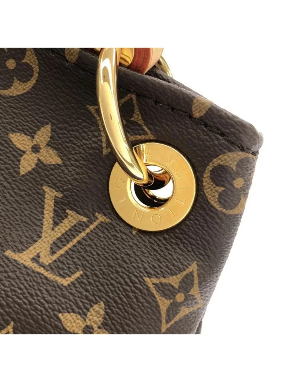 Louis Vuitton Monogram Artsy MM Shoulder Bag